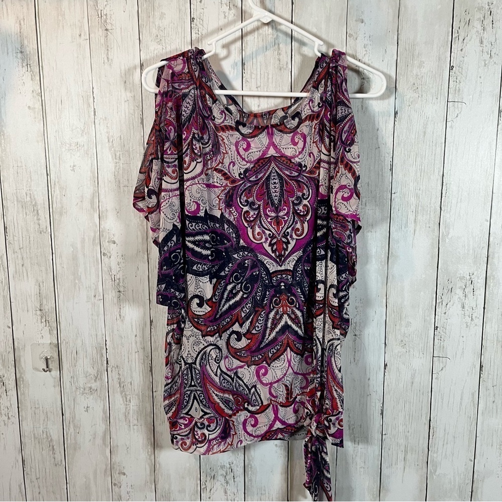 Women’s multi colored cover up/ blouse, pit to pit 30” top to bottom 27”